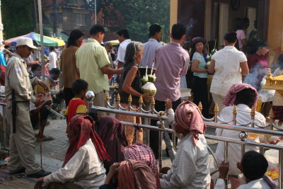 Buddhist 'flower and incense offering' ceremony