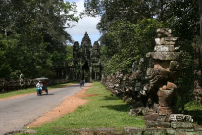 Face-tower of the South Gate of Angkor Thom