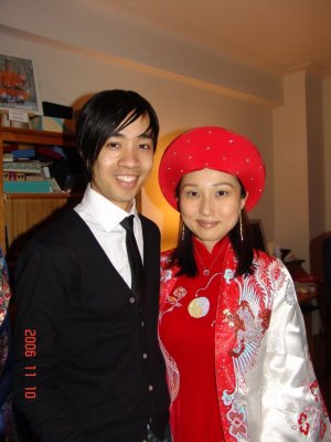 Cô dâu và em họ - Bride and her cousin