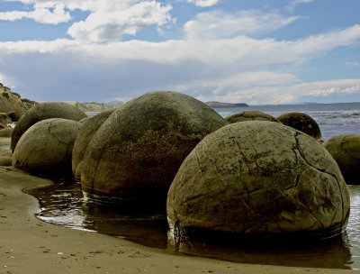 Moeraki Boulders by Nifty