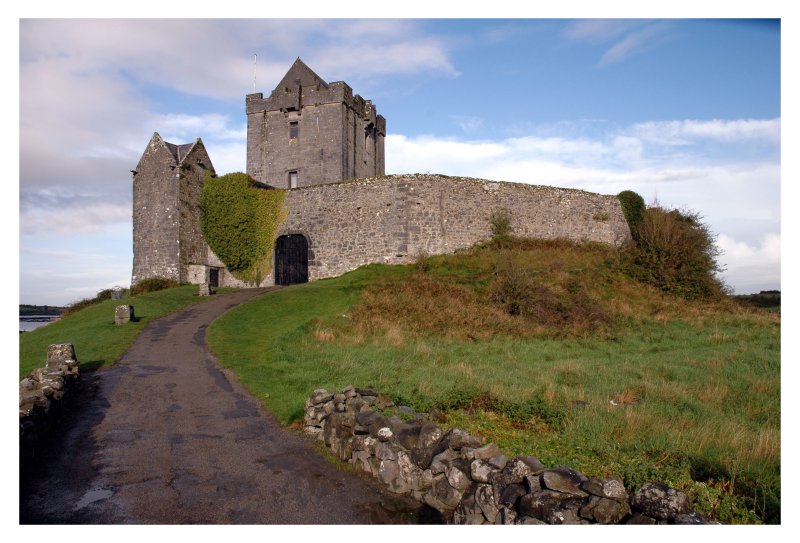 Dunguaire Castle.jpg