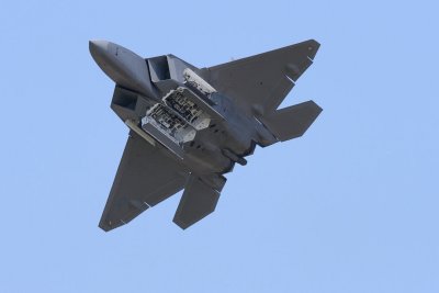 F22A  Raptor with weapon pods open