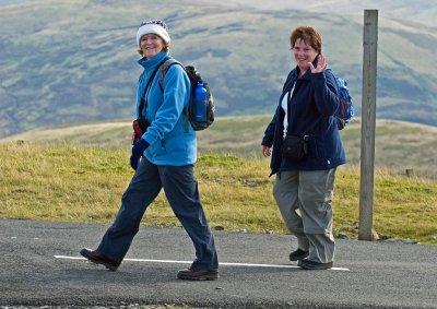 Marilyn & Rhona arrive at Green Lowther Hill