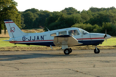Piper PA28 G-JJAN.jpg