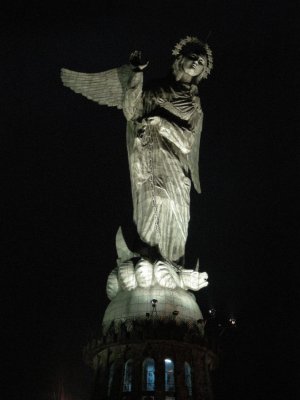 2b_La Virgen de Quito.JPG