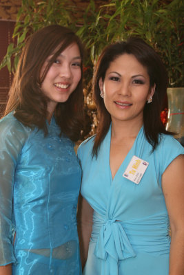 Chị Tú Minh (Phải Qua)