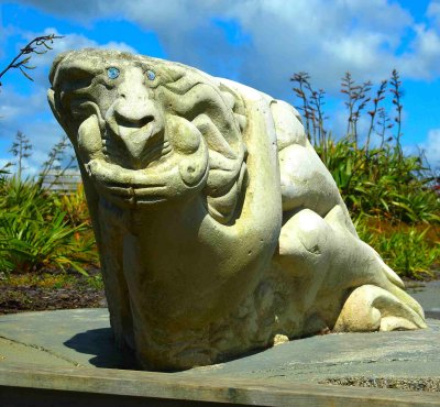Maori statues