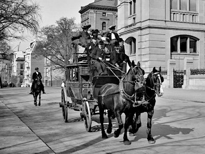 1900 - Stagecoach on upper 5th Avenue