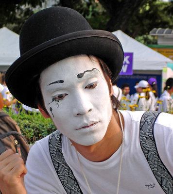 Another mime, close up