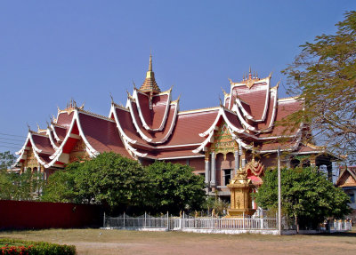 Temple next to Pha That Luang
