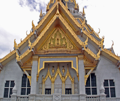 Wat Sothorn facade, close up