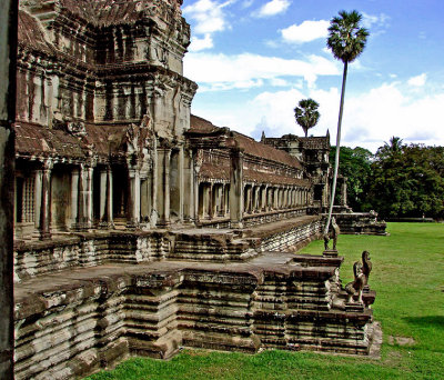 Entry tower (gopura) and galleries