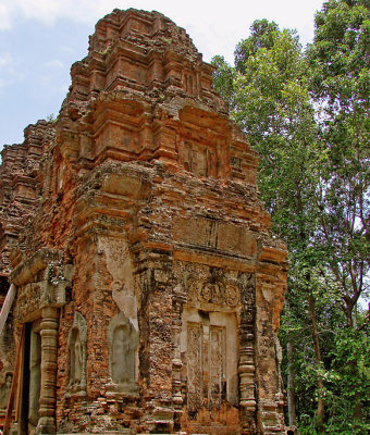 Preah Ko (Temple of the Sacred Bull), single tower