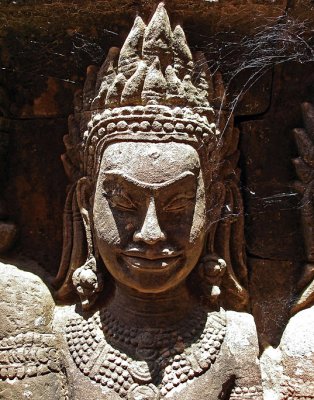 Banteay Kdei, sculpture, close up #1