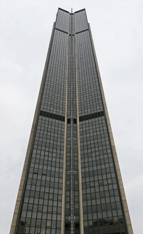 La tour Montparnasse, 59 tages soit 209 mtres de haut