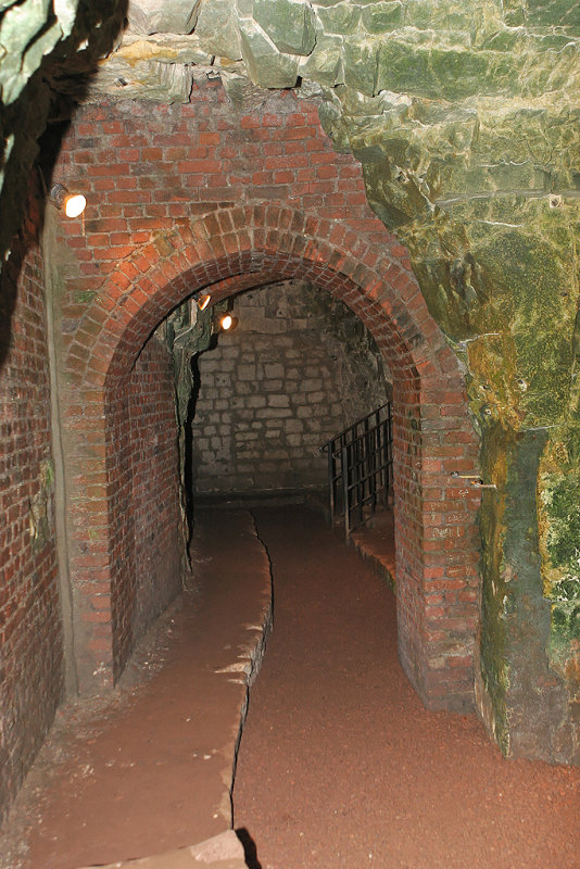 Visite des carrires de calcaire souterraines de la ville d'Arras, les Boves