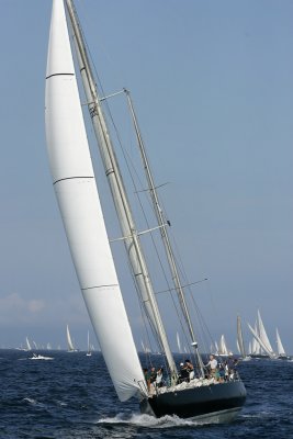 Arrive de Pen Duick VI aux Voiles de Saint-Tropez 2006