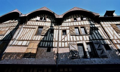 Dcouverte des vieux quartiers de la ville de Troyes avec leurs maisons  colombages