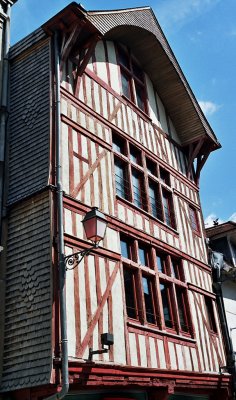 Dcouverte des vieux quartiers de la ville de Troyes avec leurs maisons  colombages