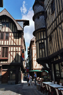 Dcouverte des vieux quartiers de la ville de Troyes avec leurs maisons  colombages