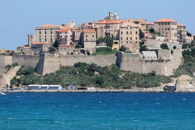 Photo prise  bord du petit train qui va de lIle Rousse  Calvi