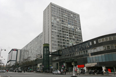 Visite du quartier de Montparnasse - Vue latrale de la gare