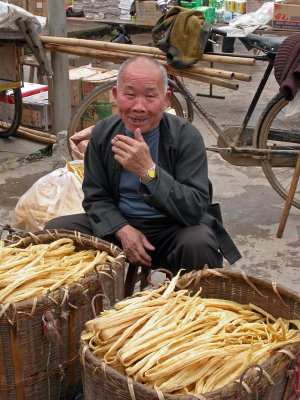 Un march typique d'un petit village de la  rgion de Yangshuo