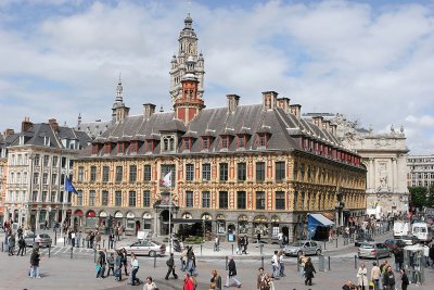 Visite de la ville de Lille - Vue sur la vielle Bourse, et derrire le beffroi