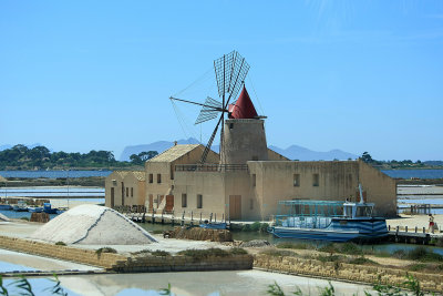 Trapani - Les moulins  vent permettant d'alimenter les marais salants en eau de mer
