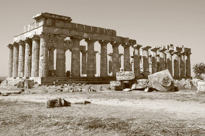 Temple de Selinunte pris avec le mode N&B spia du Mark III