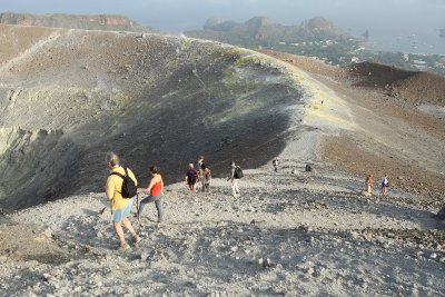 Sur l'île de Volcano, au sommet du volcan du même nom