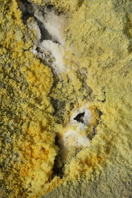 Gaz souffré au sommet du volcan de l'île de Volcano