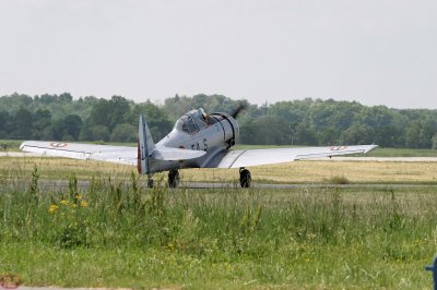 T6 rejoignant le seuil de piste