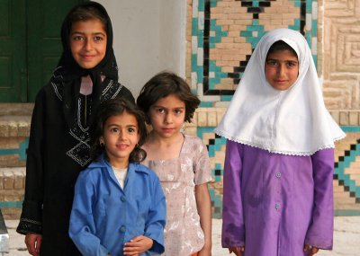 Pretty faces, Aramgah-e courtyard