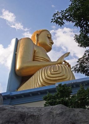 Modern 30m Buddha at Golden Temple, Dambulla