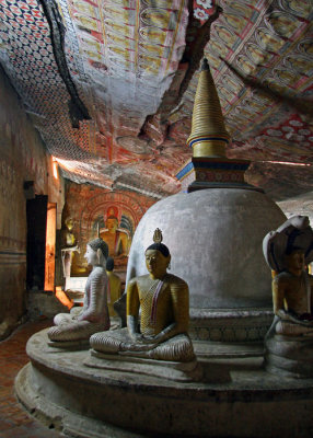 Buddha images and dagoba