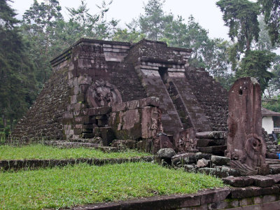 Mayan-like pyramid, Candi Sukuh
