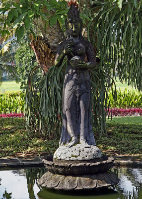 Statue in Manohara Hotel grounds