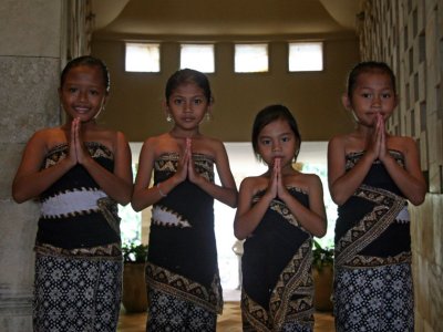 Javanese flower girls at Amanjiwo