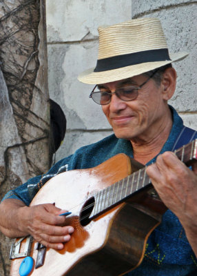 Guitarist, El Patio