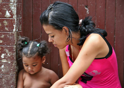 Young mother and child, Calle Cuba