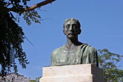 Statue on Parque Jose Marti