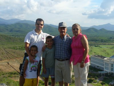 Los Abuelos Carrizo.JPG