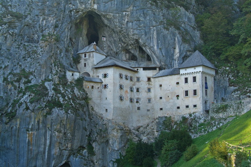 Predjamski Castle.jpg