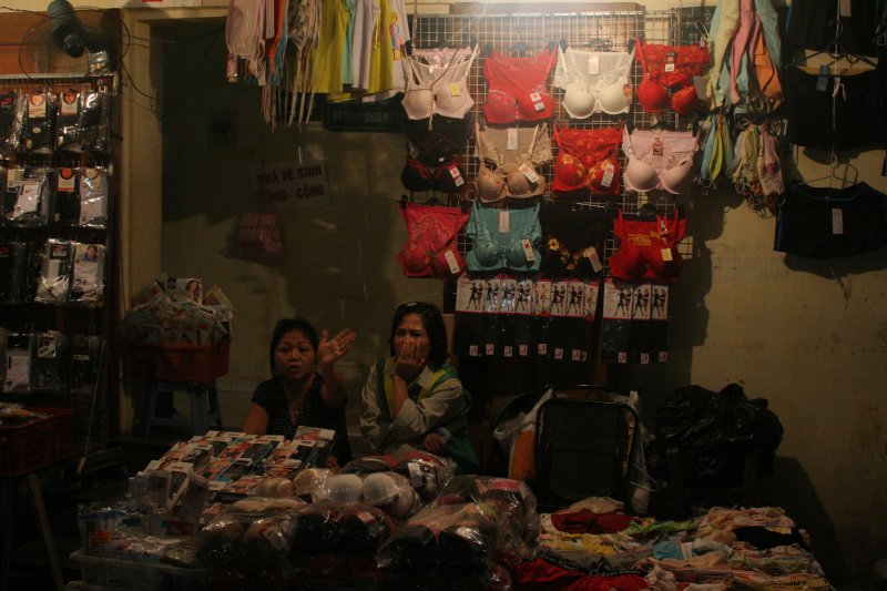 Night market in Hanoi 3