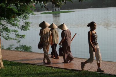 6 am Hoam Kiem lake 4