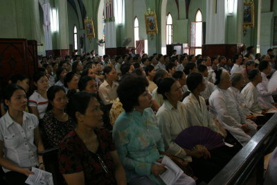 Audience at the mass