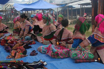 Buying clothes in Bac ha