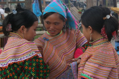 Buying clothes in Bac ha