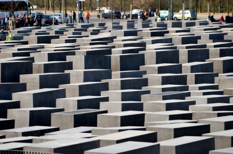 From Holocaust Denkmal